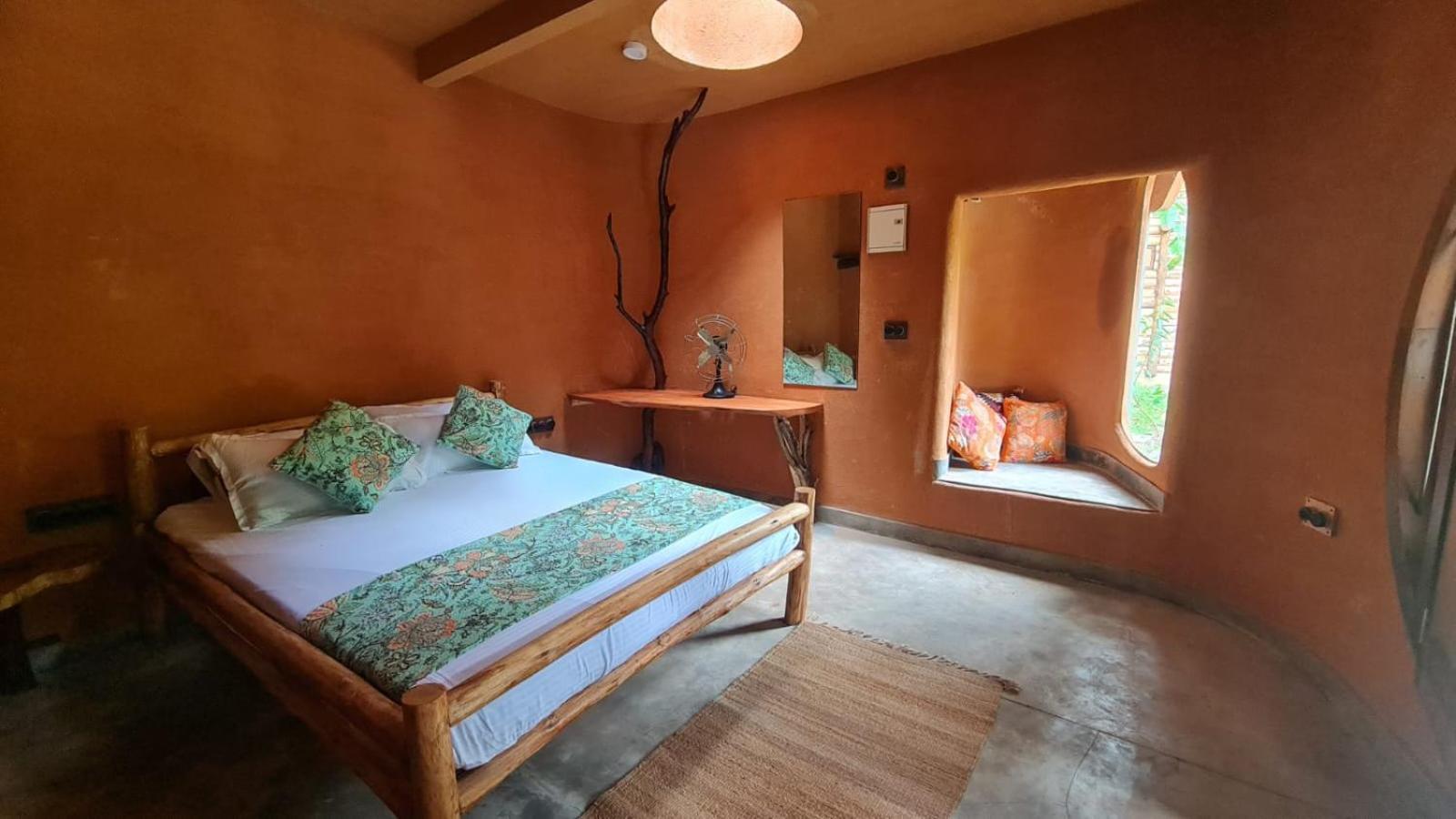 Aya Natural Udumbanshola Bagian luar foto