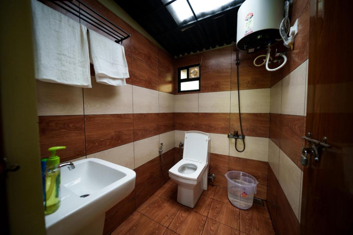 Aya Natural Udumbanshola Bagian luar foto