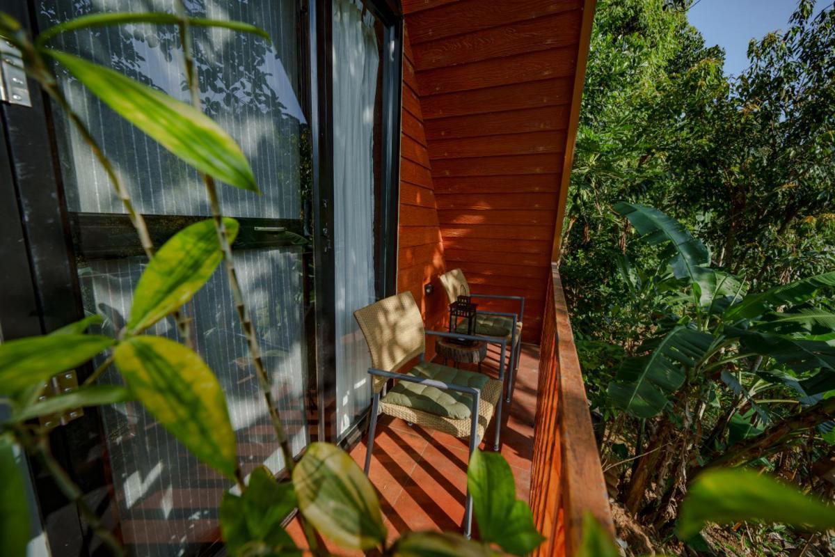 Aya Natural Udumbanshola Bagian luar foto